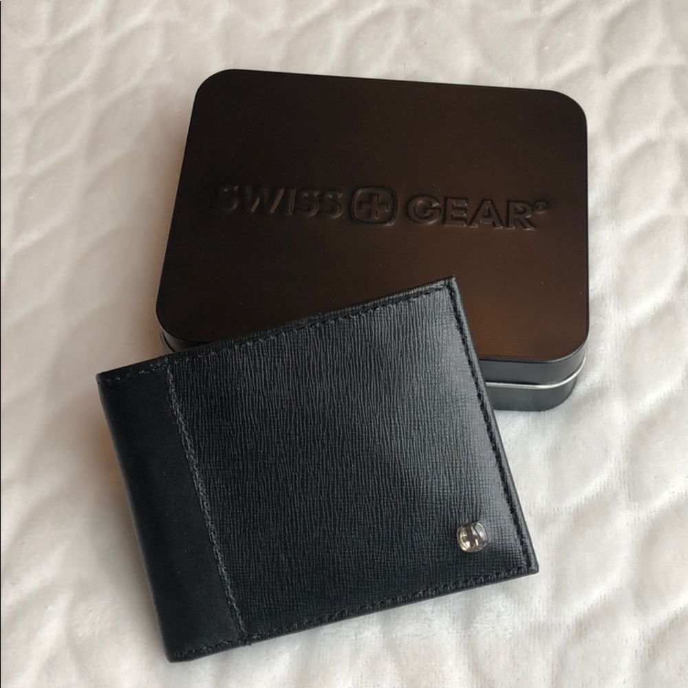 [NEW!] Swiss Gear Passcase Black Leather Wallet
